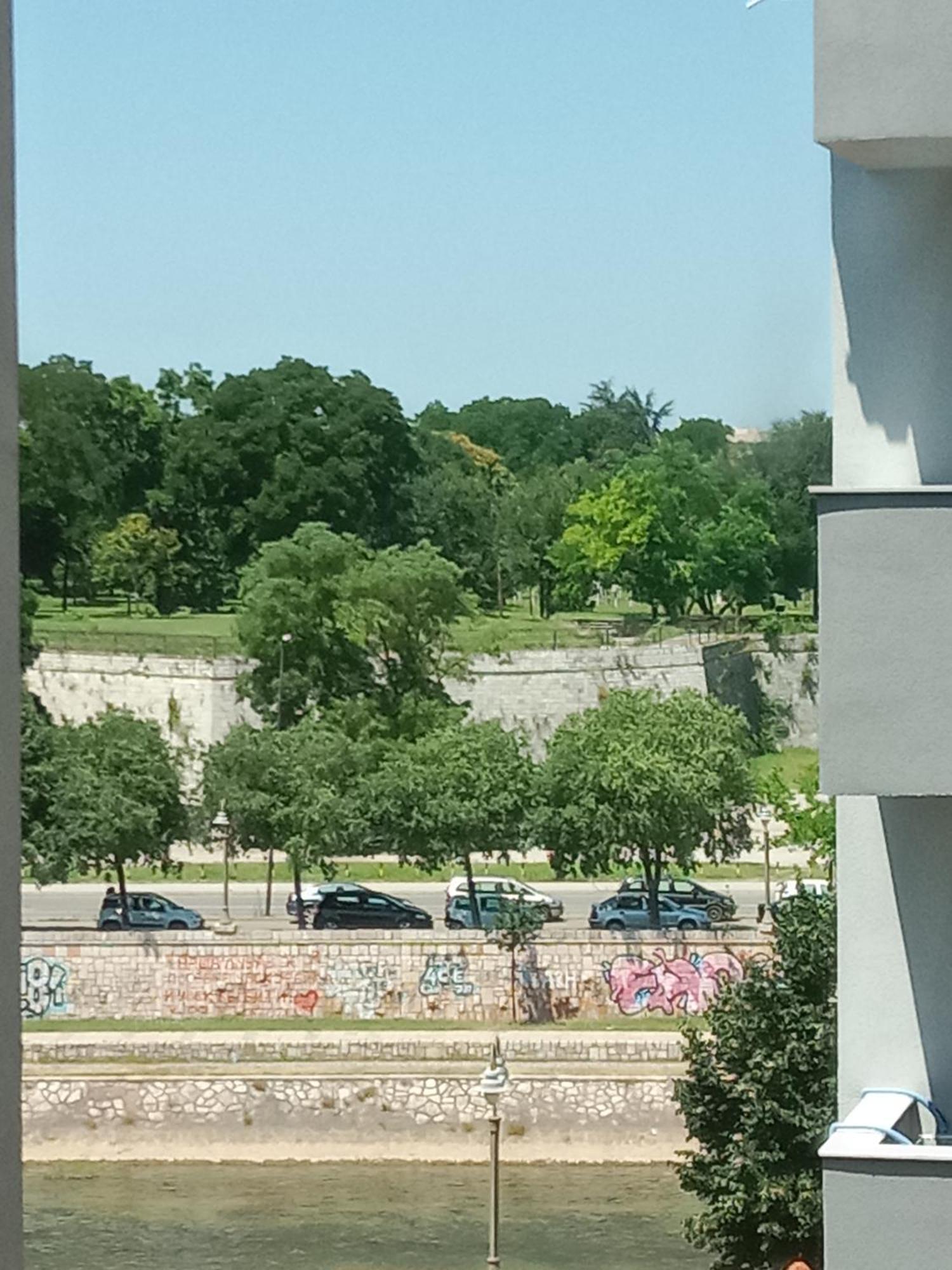 Riviera Apartments Ni 外观 照片